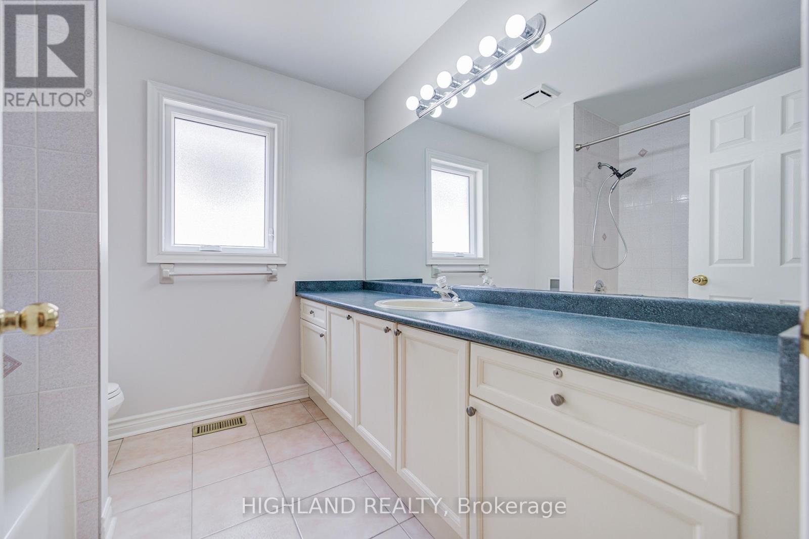 1472 Bayshire Drive, Oakville, Ontario  L6H 6E6 - Photo 28 - W12936432