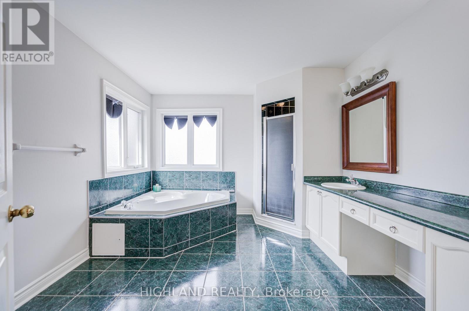 1472 Bayshire Drive, Oakville, Ontario  L6H 6E6 - Photo 29 - W12936432