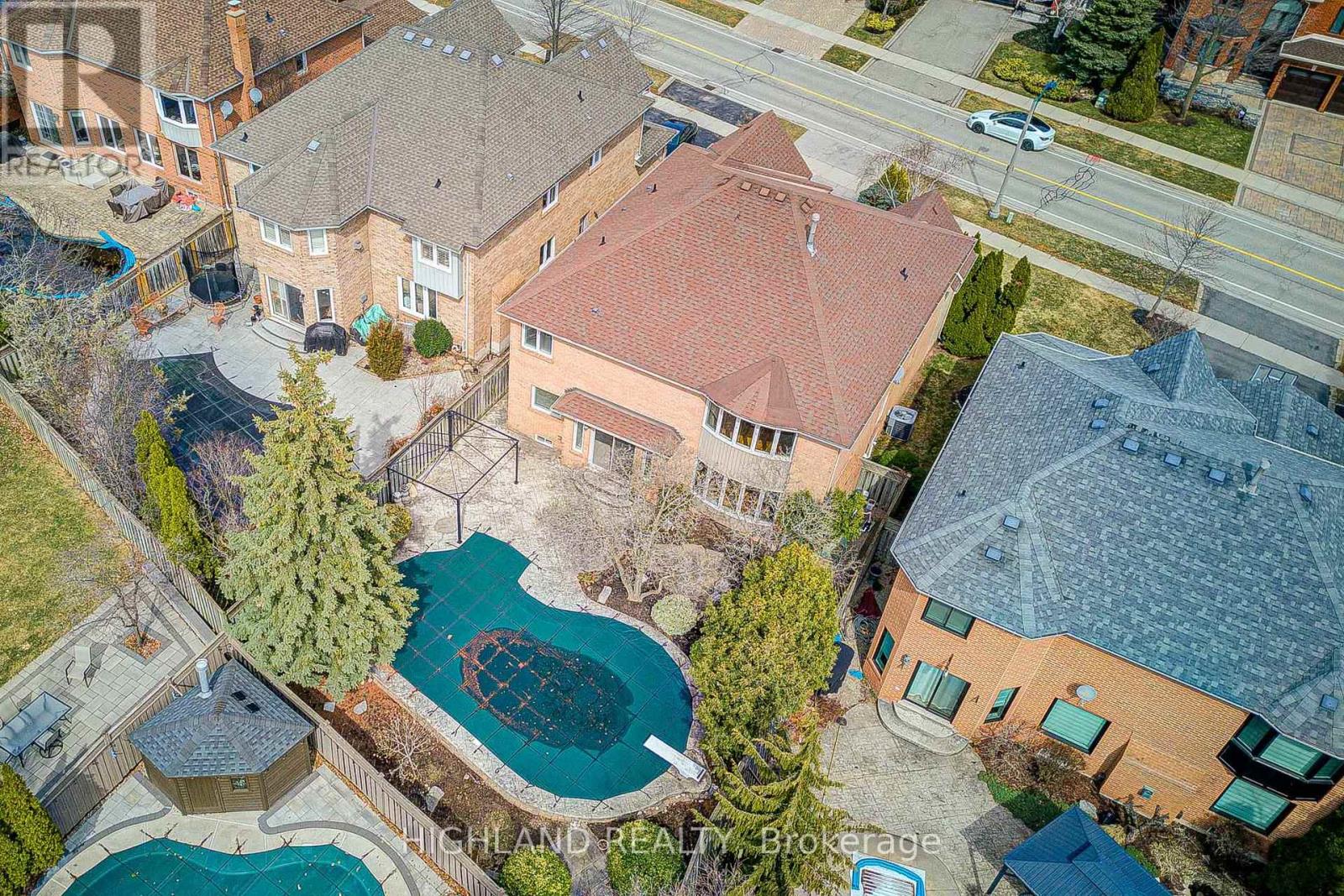 1472 Bayshire Drive, Oakville, Ontario  L6H 6E6 - Photo 37 - W12936432