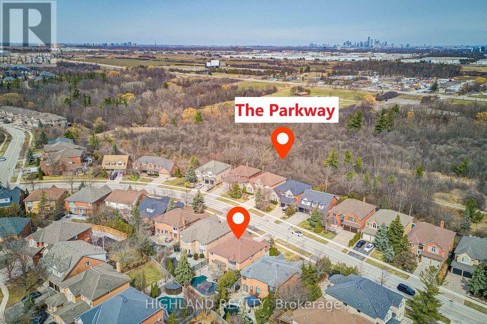 1472 Bayshire Drive, Oakville, Ontario  L6H 6E6 - Photo 4 - W12936432