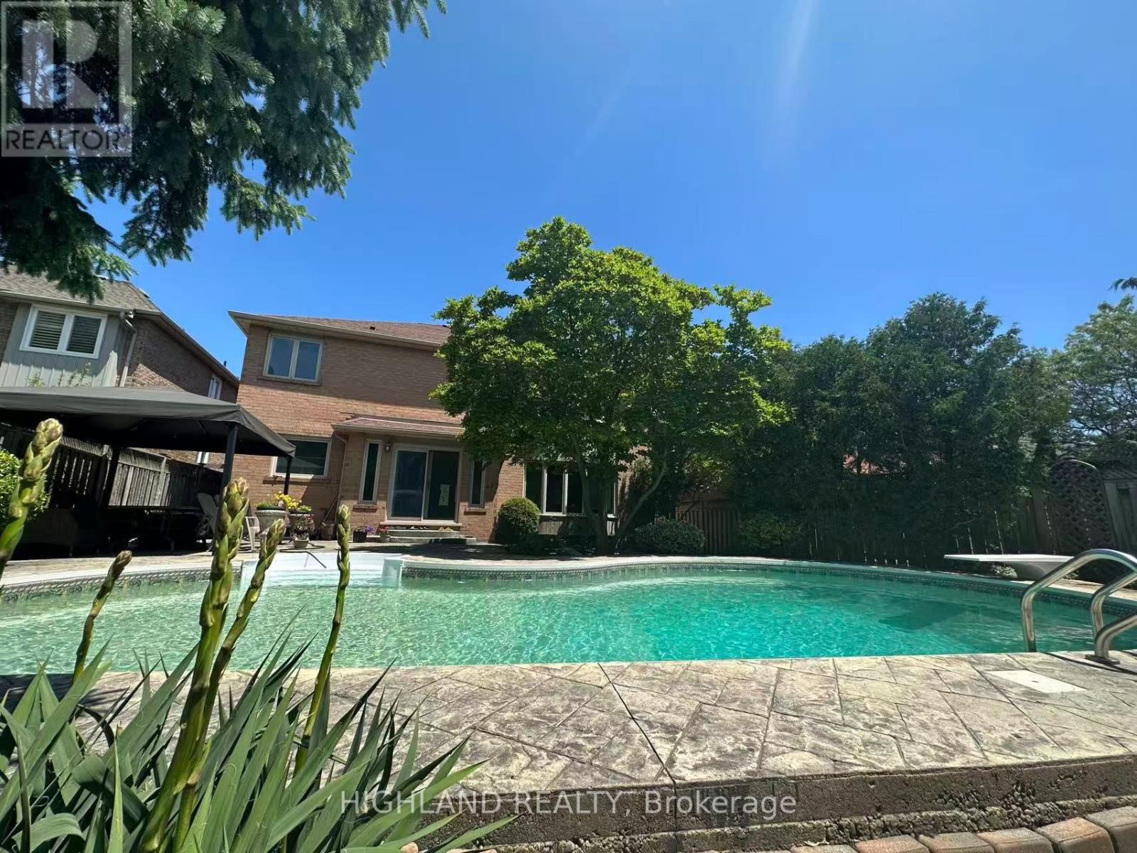 1472 Bayshire Drive, Oakville, Ontario  L6H 6E6 - Photo 5 - W12936432