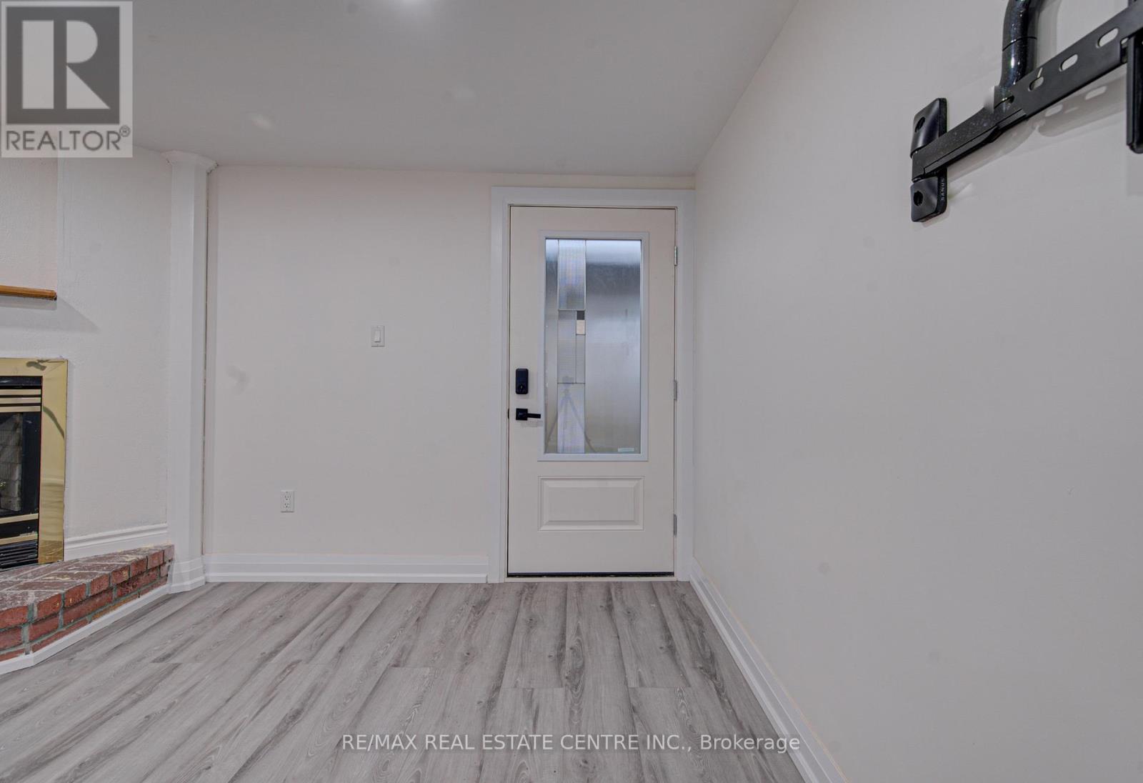 2 - 383 Rexford Drive, Hamilton, Ontario  L8W 2M4 - Photo 4 - X12932028