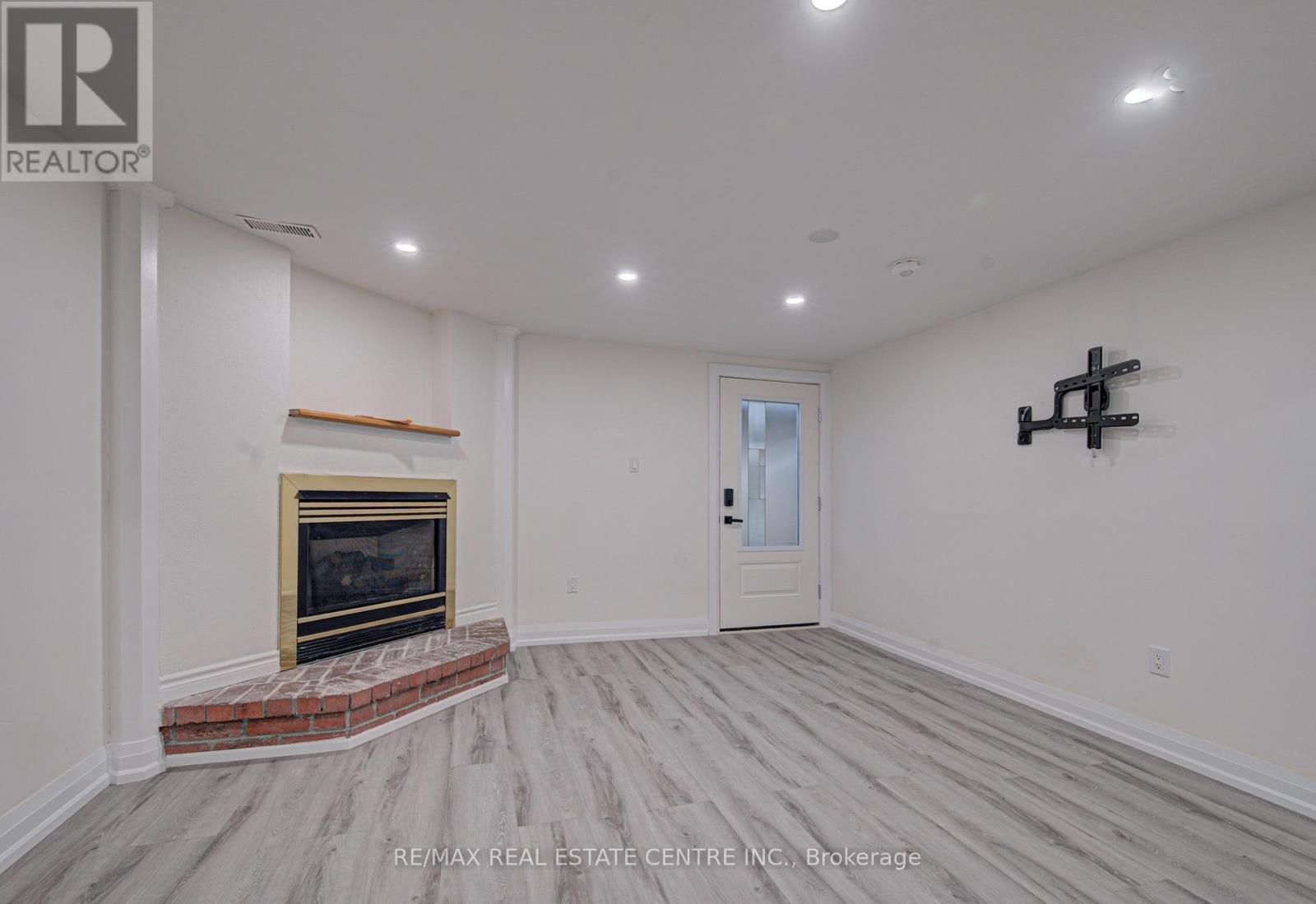 2 - 383 Rexford Drive, Hamilton, Ontario  L8W 2M4 - Photo 10 - X12932028