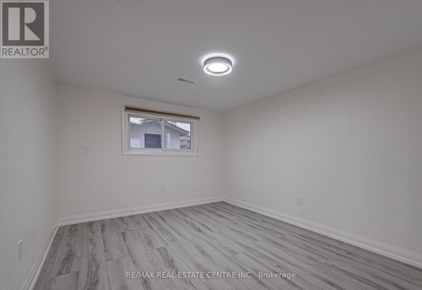 2 - 383 Rexford Drive, Hamilton, Ontario  L8W 2M4 - Photo 12 - X12932028