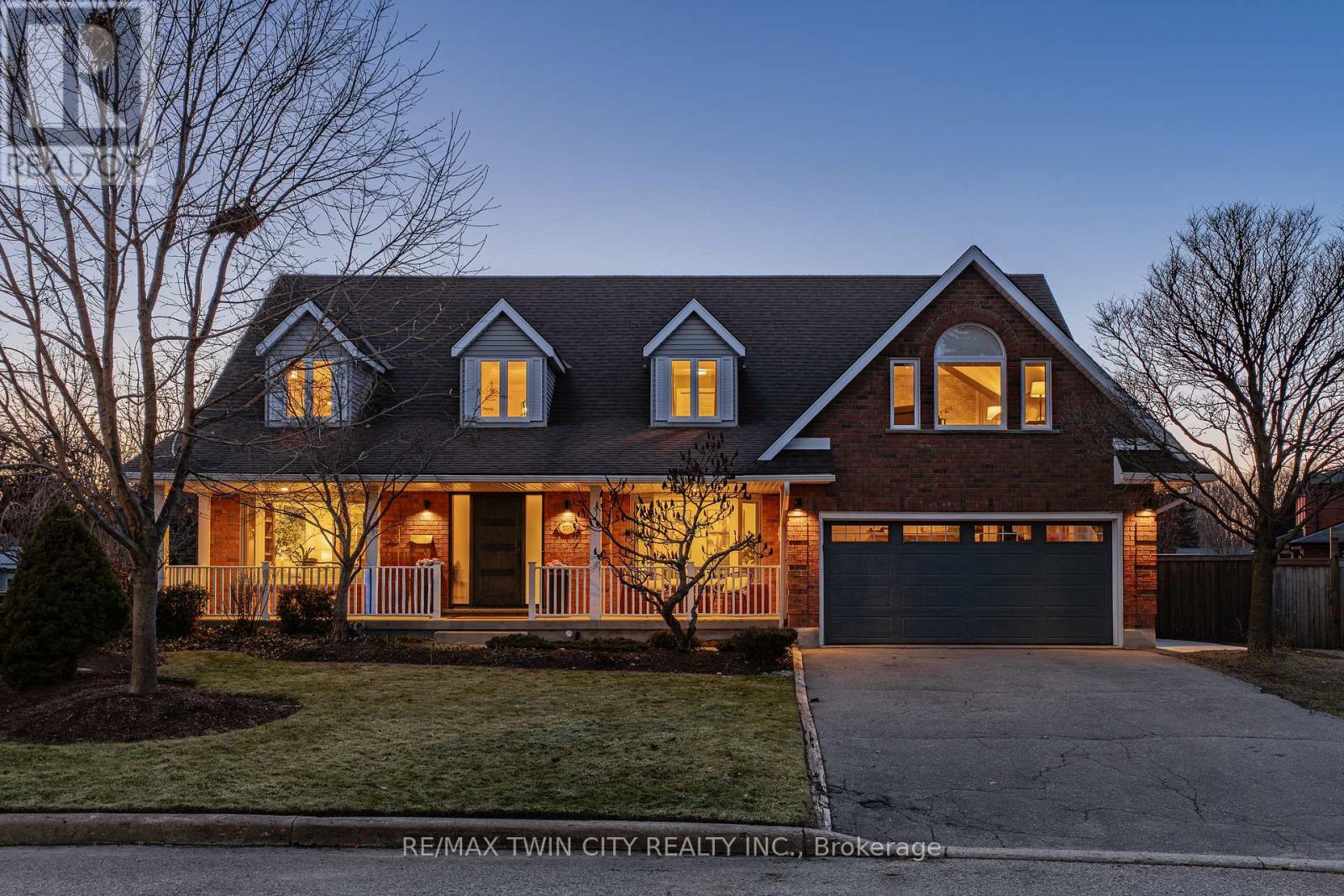 553 Sandbrooke Court, Waterloo, Ontario  N2T 2H4 - Photo 1 - X12936400