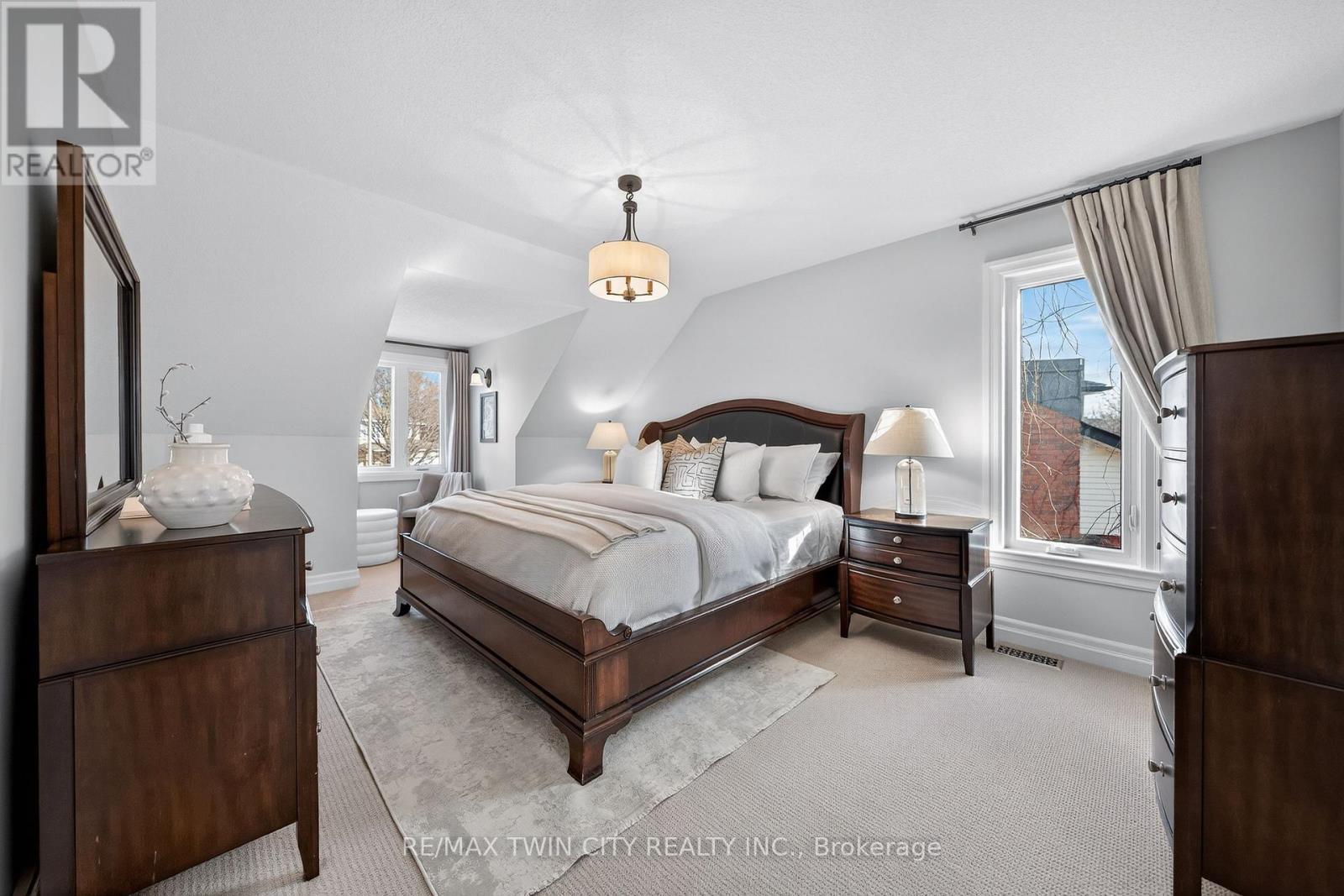 553 Sandbrooke Court, Waterloo, Ontario  N2T 2H4 - Photo 25 - X12936400