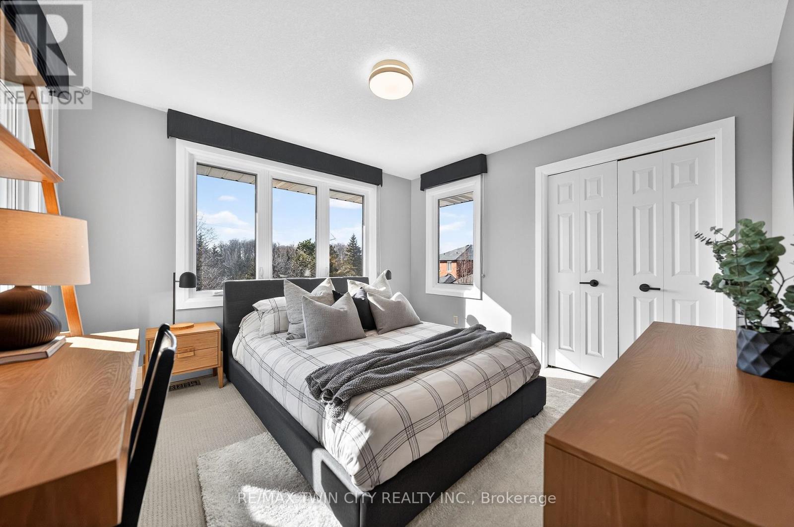 553 Sandbrooke Court, Waterloo, Ontario  N2T 2H4 - Photo 30 - X12936400