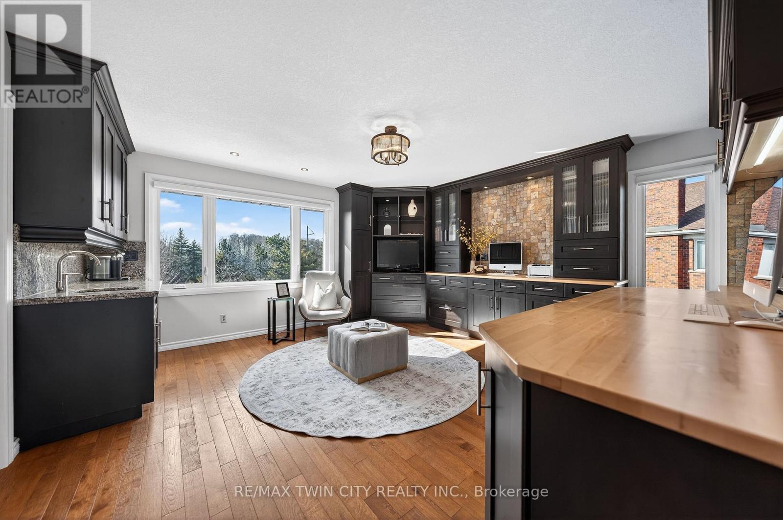 553 Sandbrooke Court, Waterloo, Ontario  N2T 2H4 - Photo 32 - X12936400