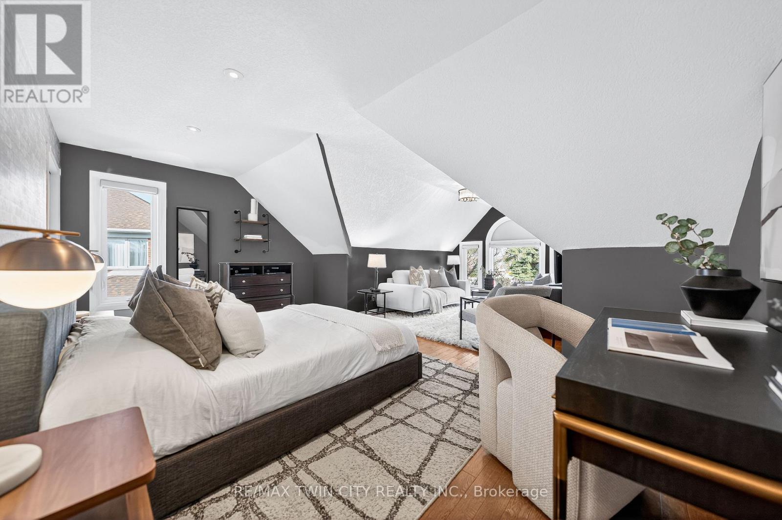 553 Sandbrooke Court, Waterloo, Ontario  N2T 2H4 - Photo 33 - X12936400