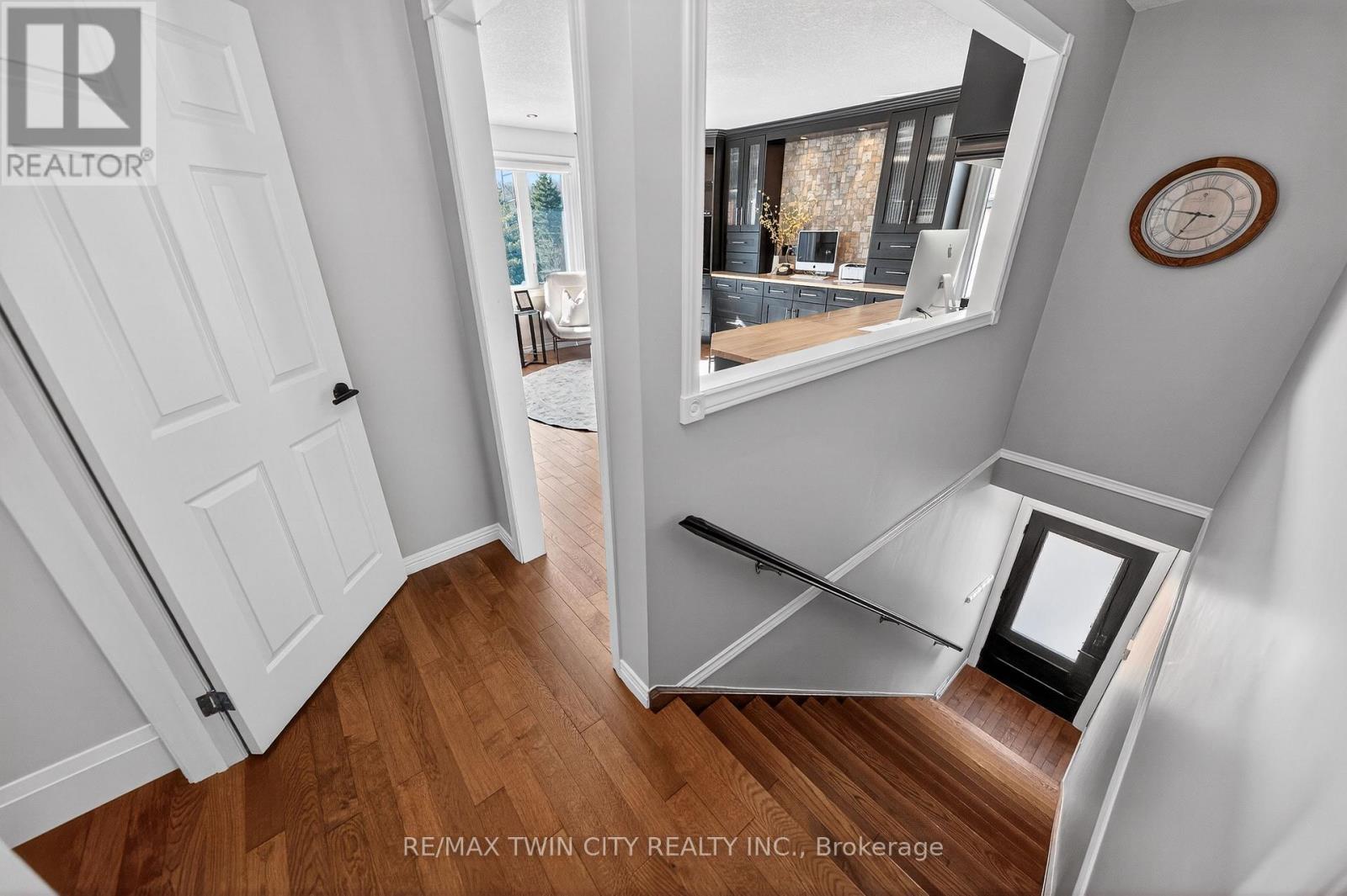 553 Sandbrooke Court, Waterloo, Ontario  N2T 2H4 - Photo 34 - X12936400