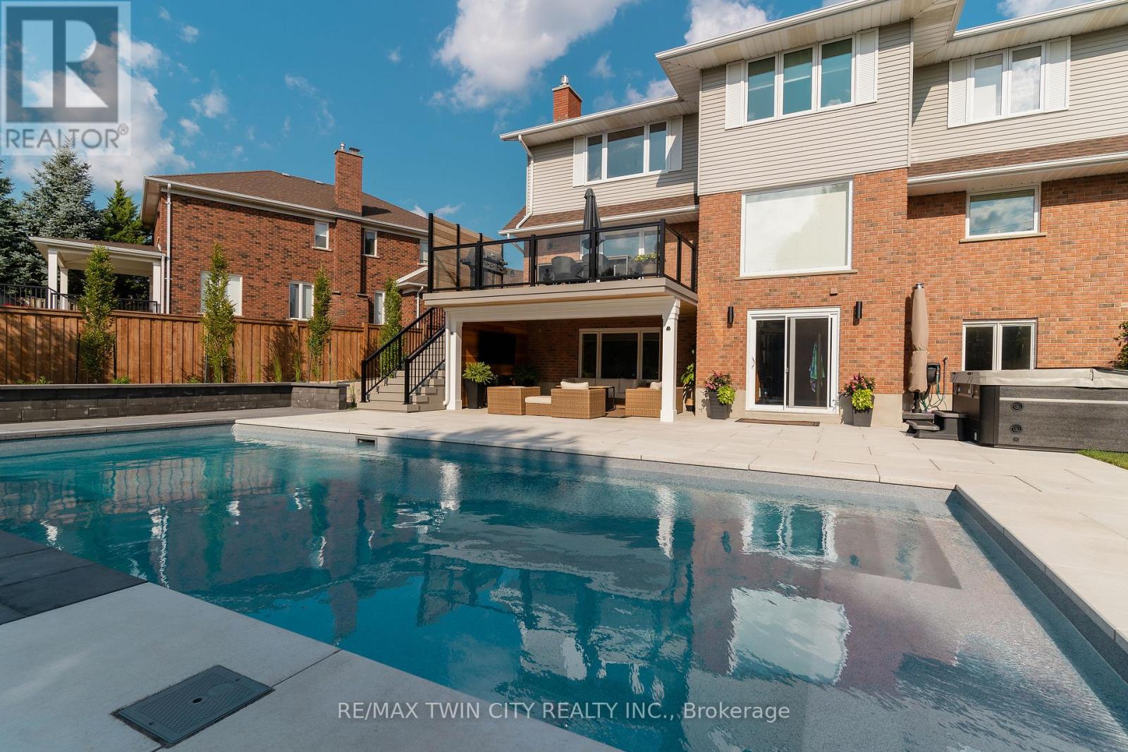 553 Sandbrooke Court, Waterloo, Ontario  N2T 2H4 - Photo 41 - X12936400