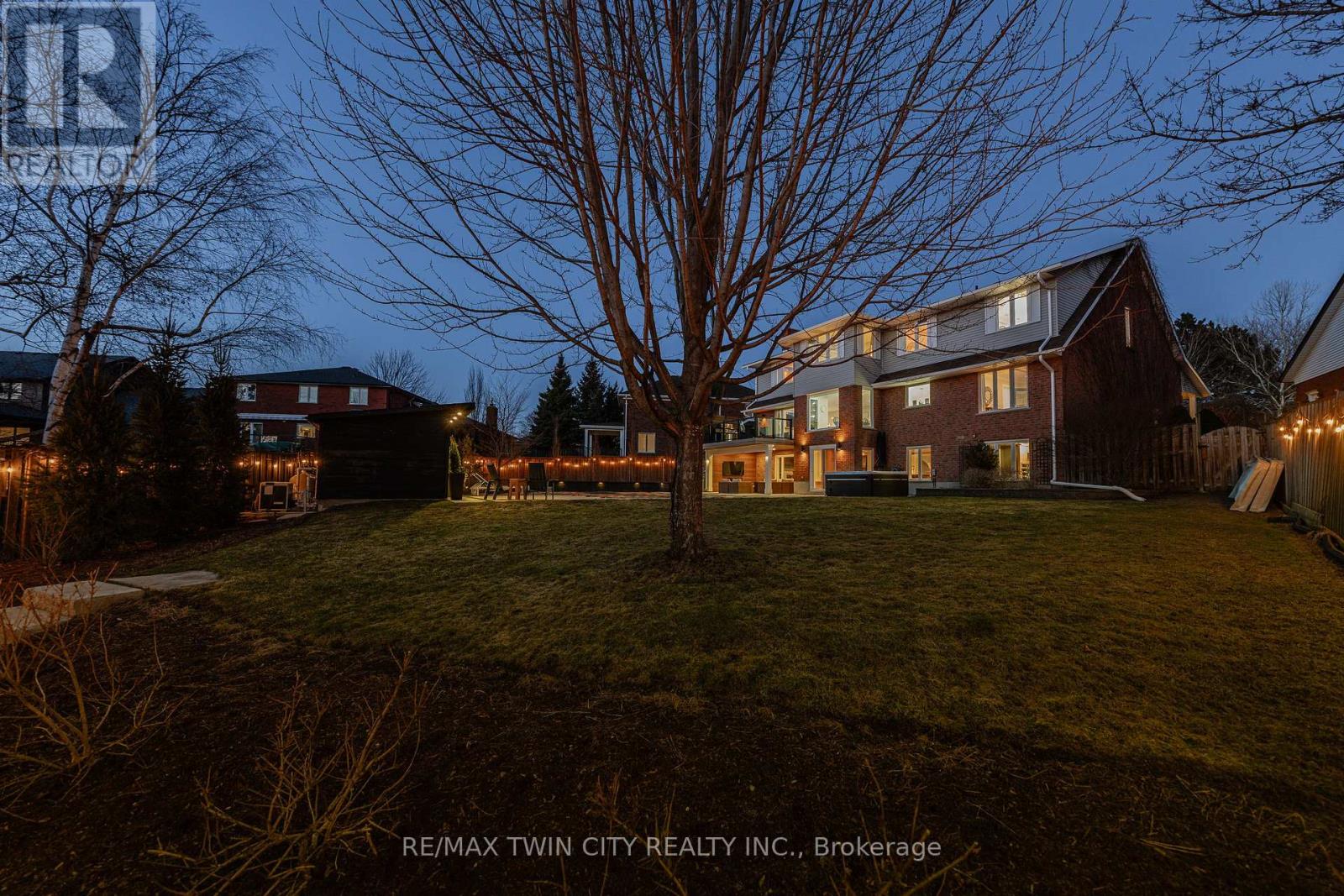 553 Sandbrooke Court, Waterloo, Ontario  N2T 2H4 - Photo 43 - X12936400