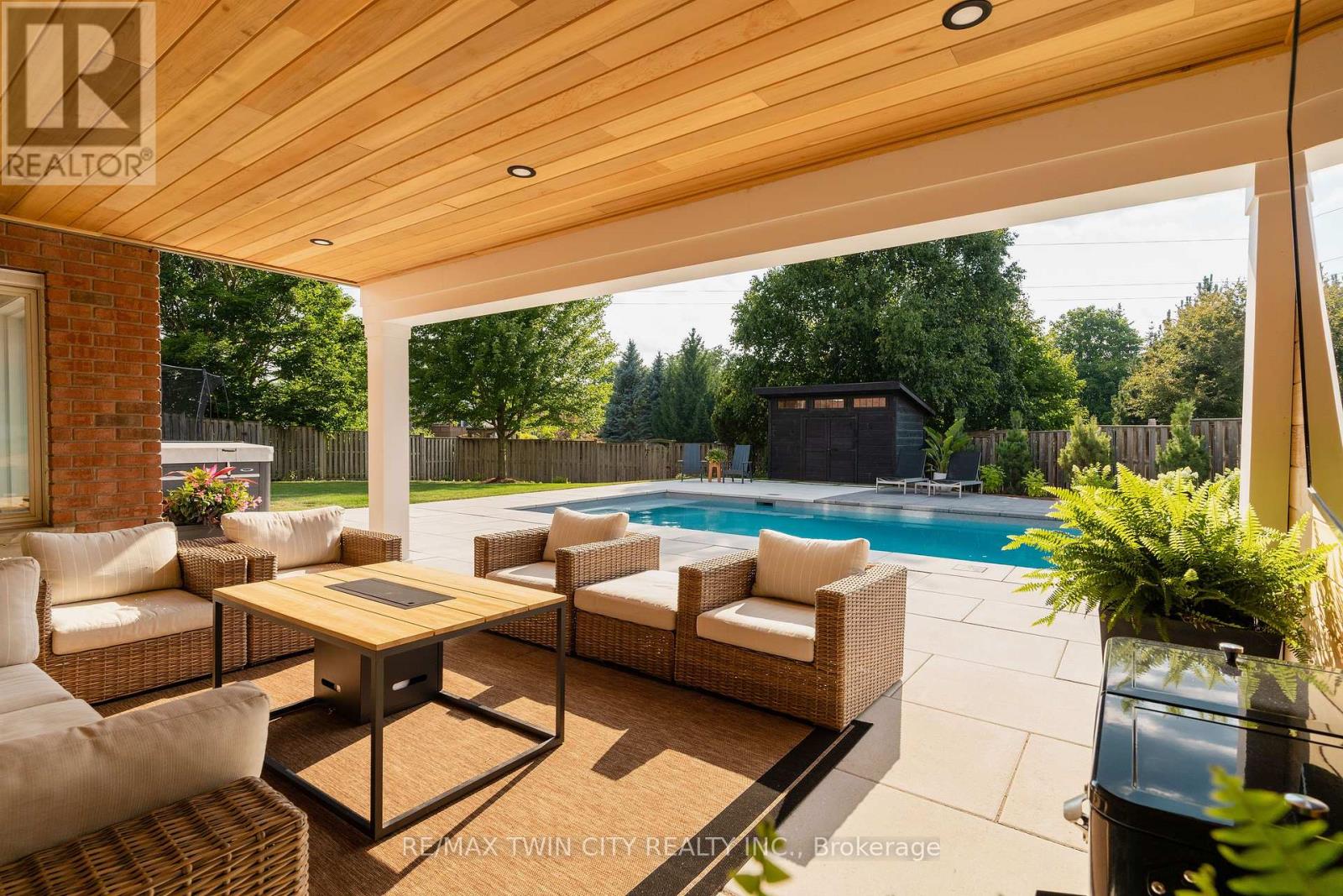 553 Sandbrooke Court, Waterloo, Ontario  N2T 2H4 - Photo 46 - X12936400