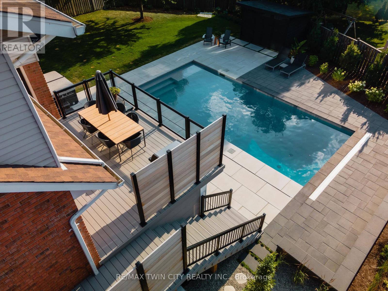 553 Sandbrooke Court, Waterloo, Ontario  N2T 2H4 - Photo 47 - X12936400