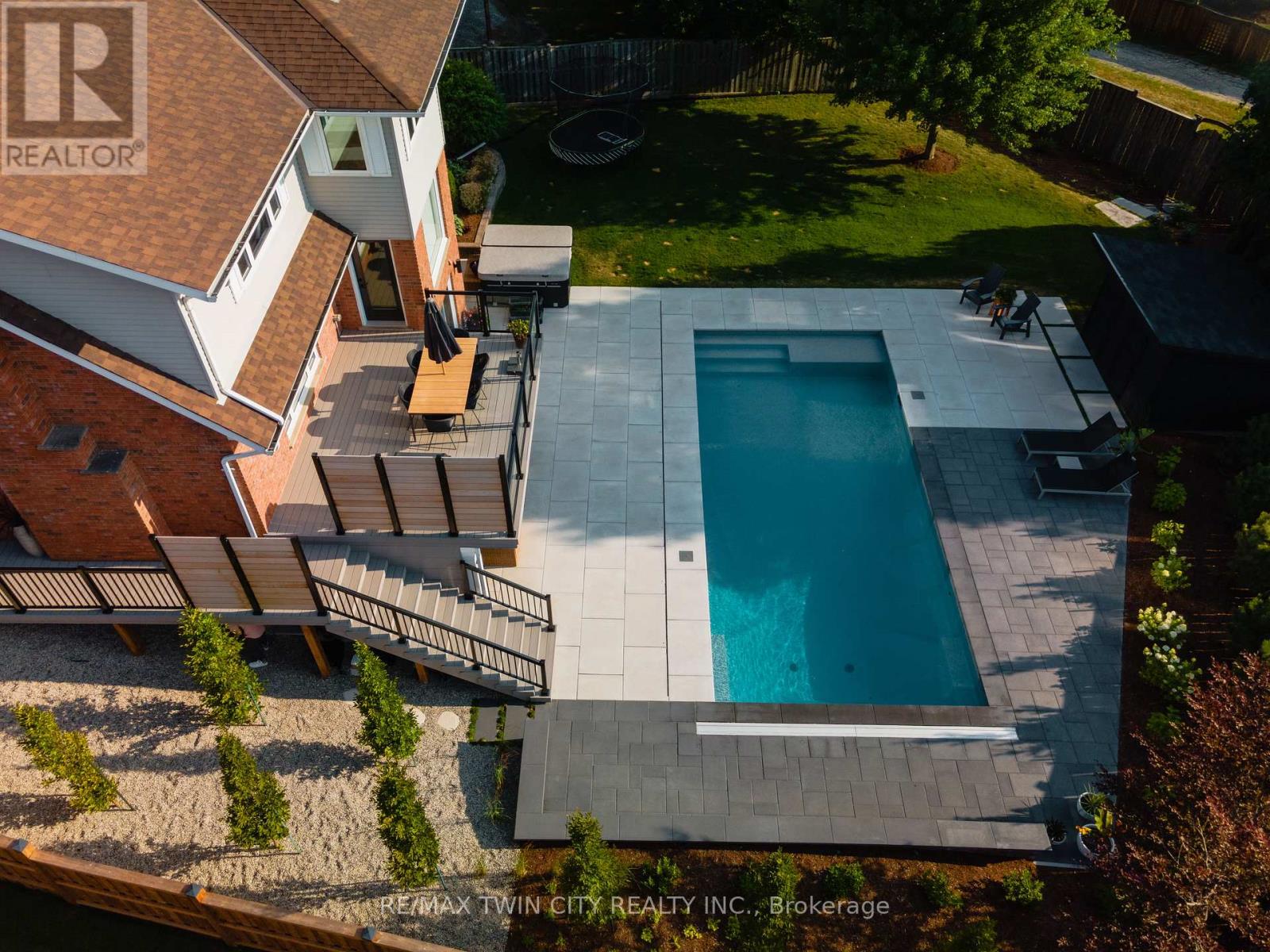 553 Sandbrooke Court, Waterloo, Ontario  N2T 2H4 - Photo 49 - X12936400