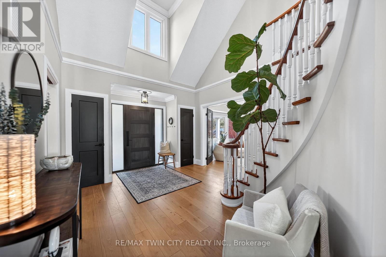 553 Sandbrooke Court, Waterloo, Ontario  N2T 2H4 - Photo 5 - X12936400