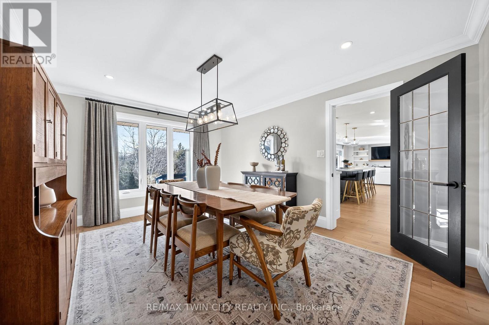 553 Sandbrooke Court, Waterloo, Ontario  N2T 2H4 - Photo 9 - X12936400