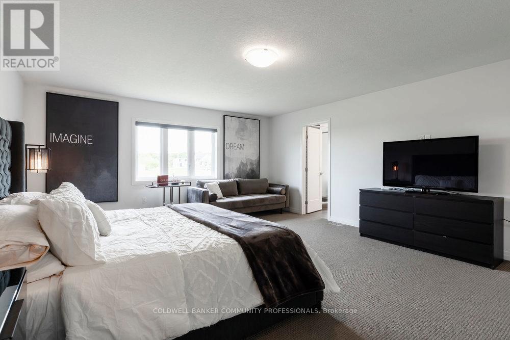 102 Greenwich Avenue, Hamilton, Ontario  L8J 0L6 - Photo 24 - X12936430