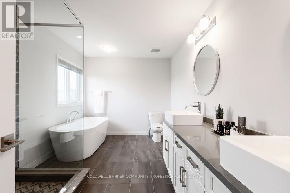 102 Greenwich Avenue, Hamilton, Ontario  L8J 0L6 - Photo 25 - X12936430