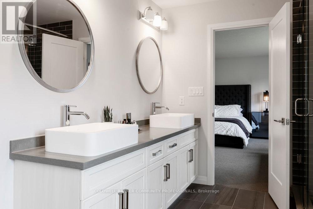 102 Greenwich Avenue, Hamilton, Ontario  L8J 0L6 - Photo 27 - X12936430