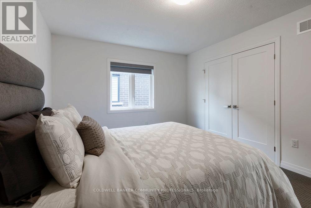 102 Greenwich Avenue, Hamilton, Ontario  L8J 0L6 - Photo 28 - X12936430