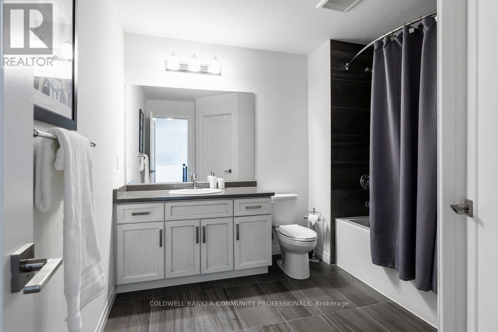 102 Greenwich Avenue, Hamilton, Ontario  L8J 0L6 - Photo 31 - X12936430