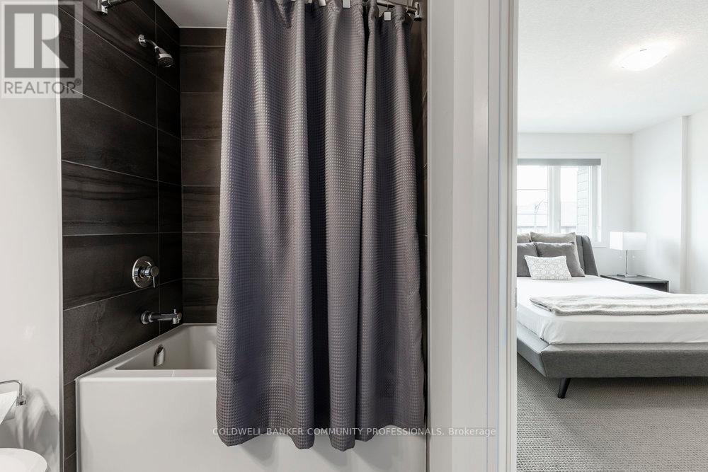 102 Greenwich Avenue, Hamilton, Ontario  L8J 0L6 - Photo 33 - X12936430