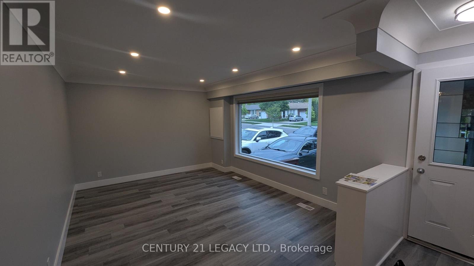 Main Floor - 66 Traynor Avenue, Kitchener, Ontario  N2C 1V9 - Photo 2 - X12936438