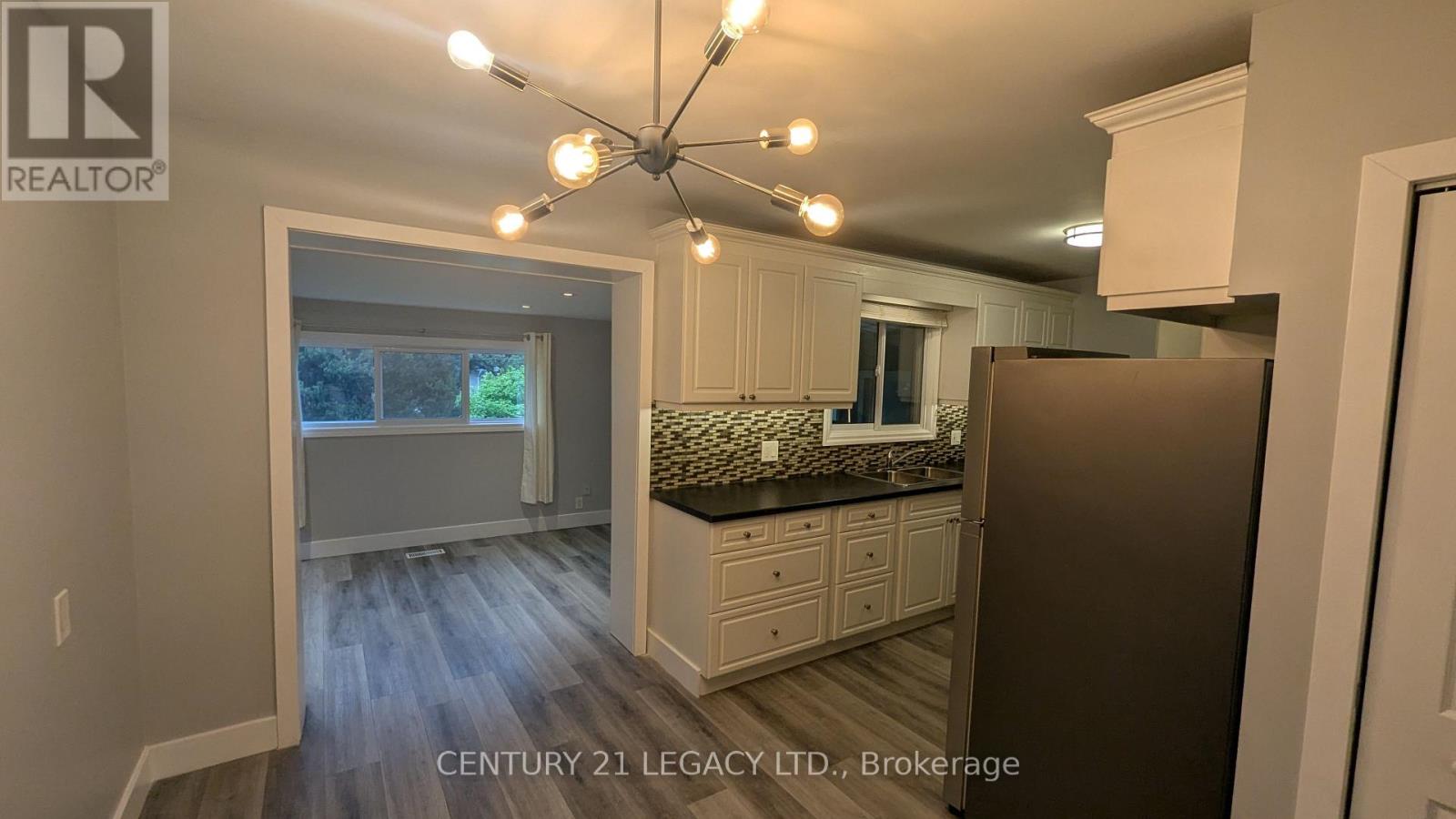 Main Floor - 66 Traynor Avenue, Kitchener, Ontario  N2C 1V9 - Photo 4 - X12936438