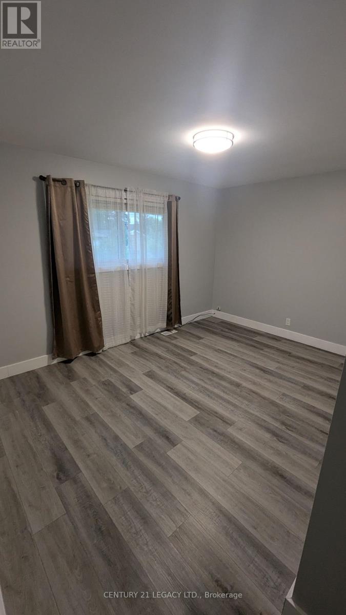 Main Floor - 66 Traynor Avenue, Kitchener, Ontario  N2C 1V9 - Photo 5 - X12936438