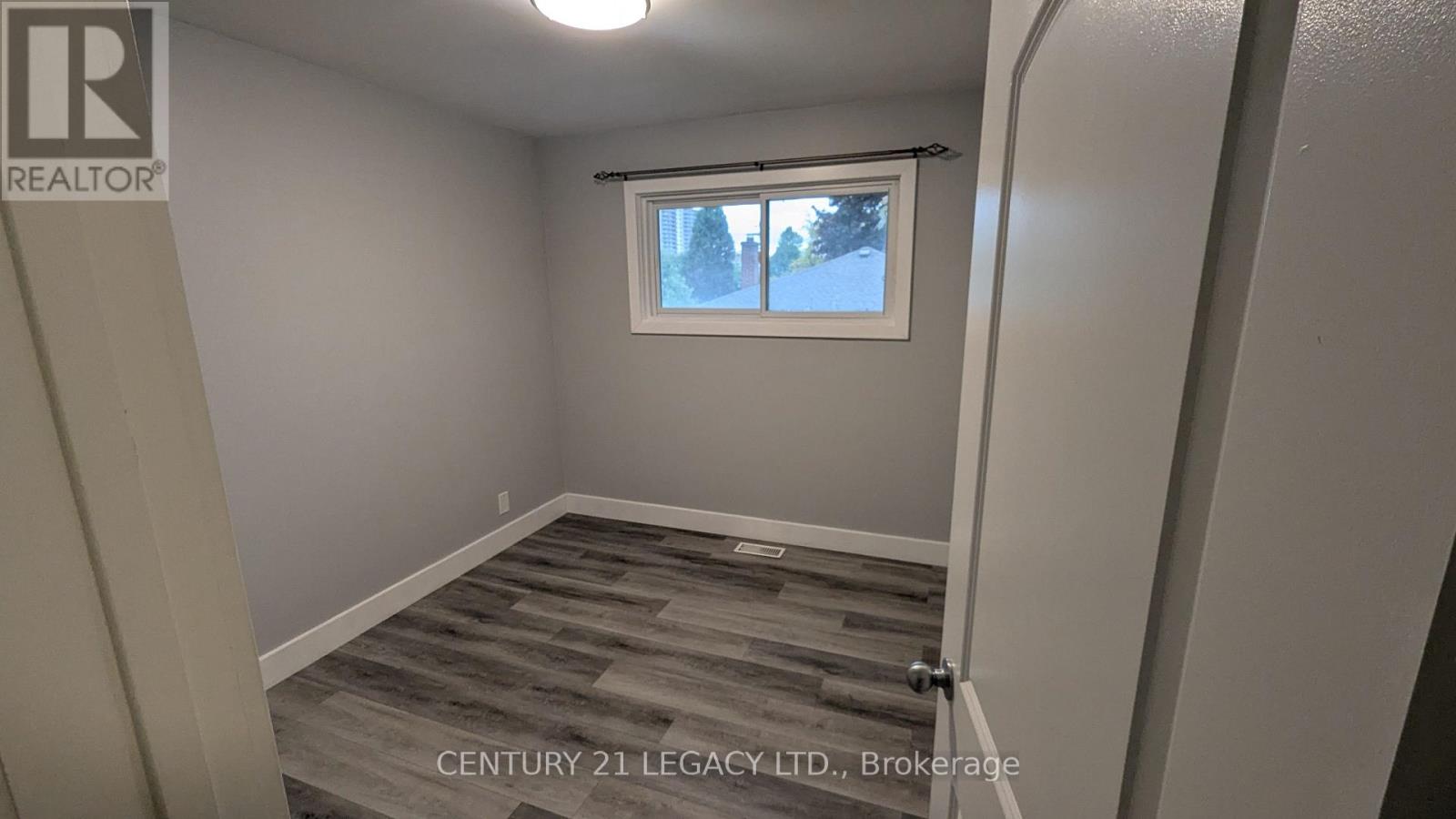 Main Floor - 66 Traynor Avenue, Kitchener, Ontario  N2C 1V9 - Photo 7 - X12936438