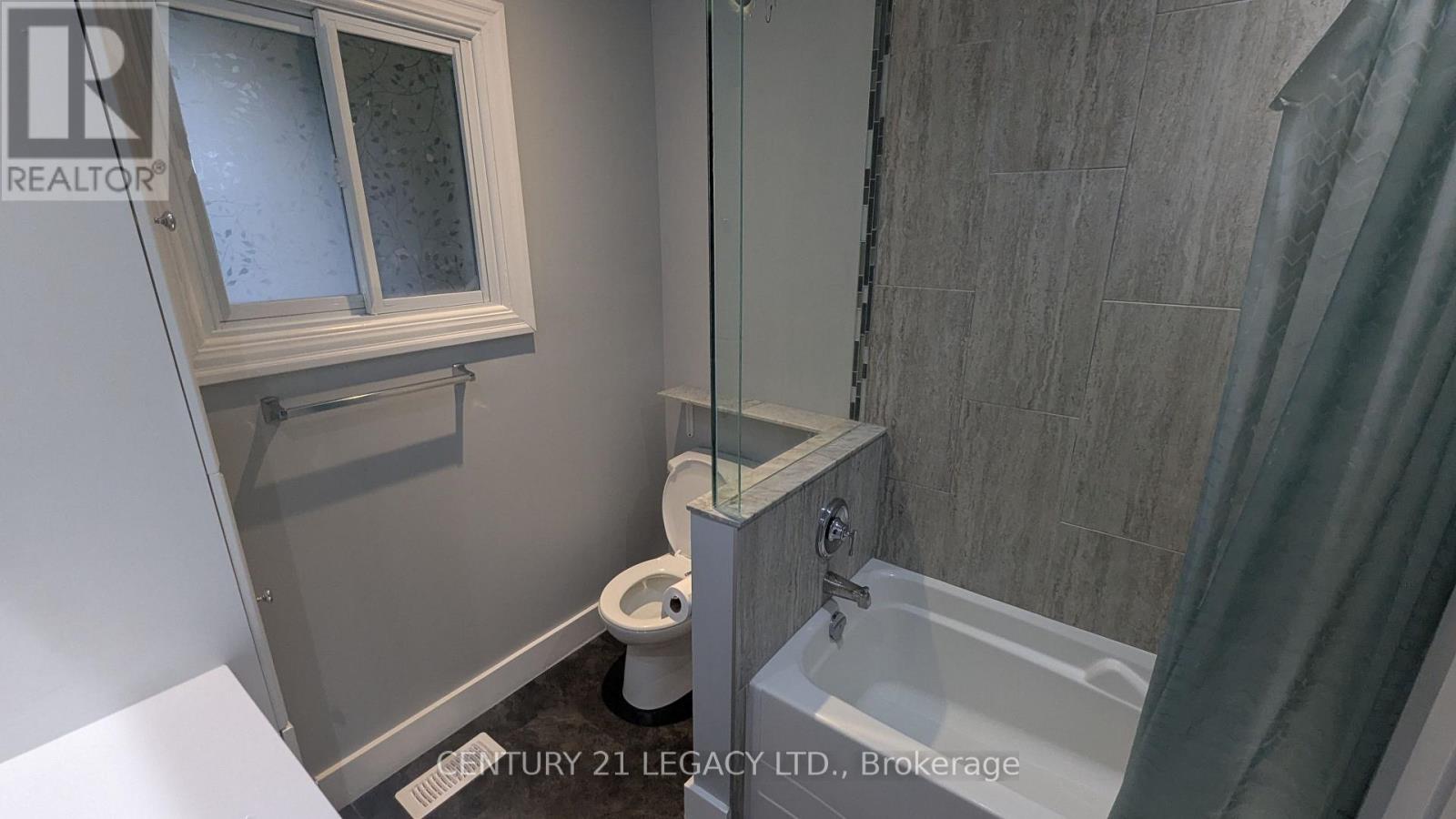 Main Floor - 66 Traynor Avenue, Kitchener, Ontario  N2C 1V9 - Photo 8 - X12936438