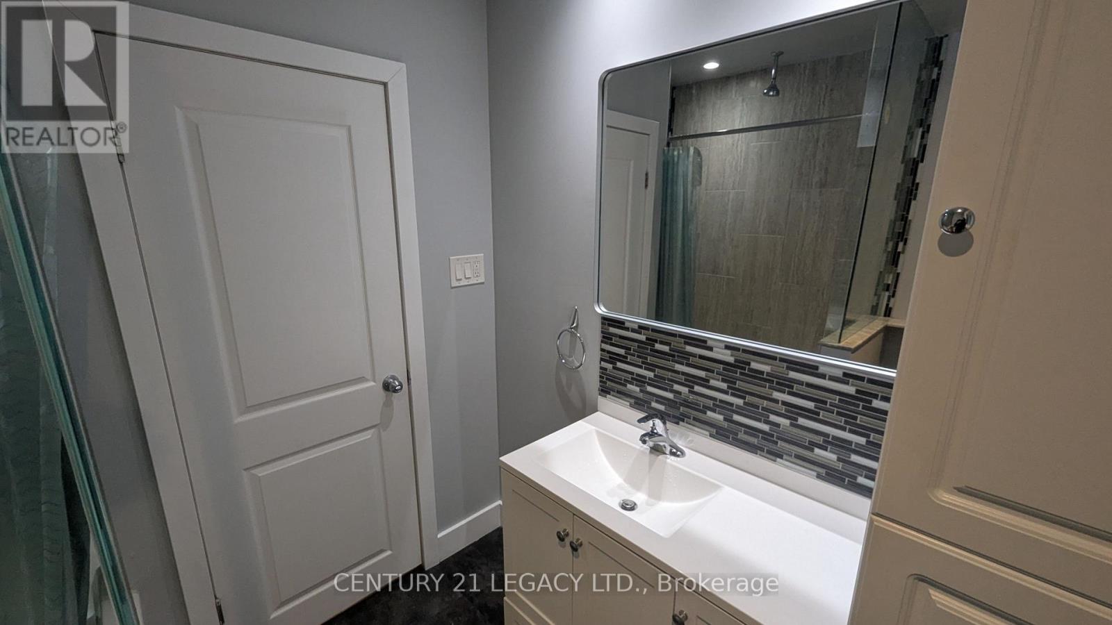 Main Floor - 66 Traynor Avenue, Kitchener, Ontario  N2C 1V9 - Photo 9 - X12936438