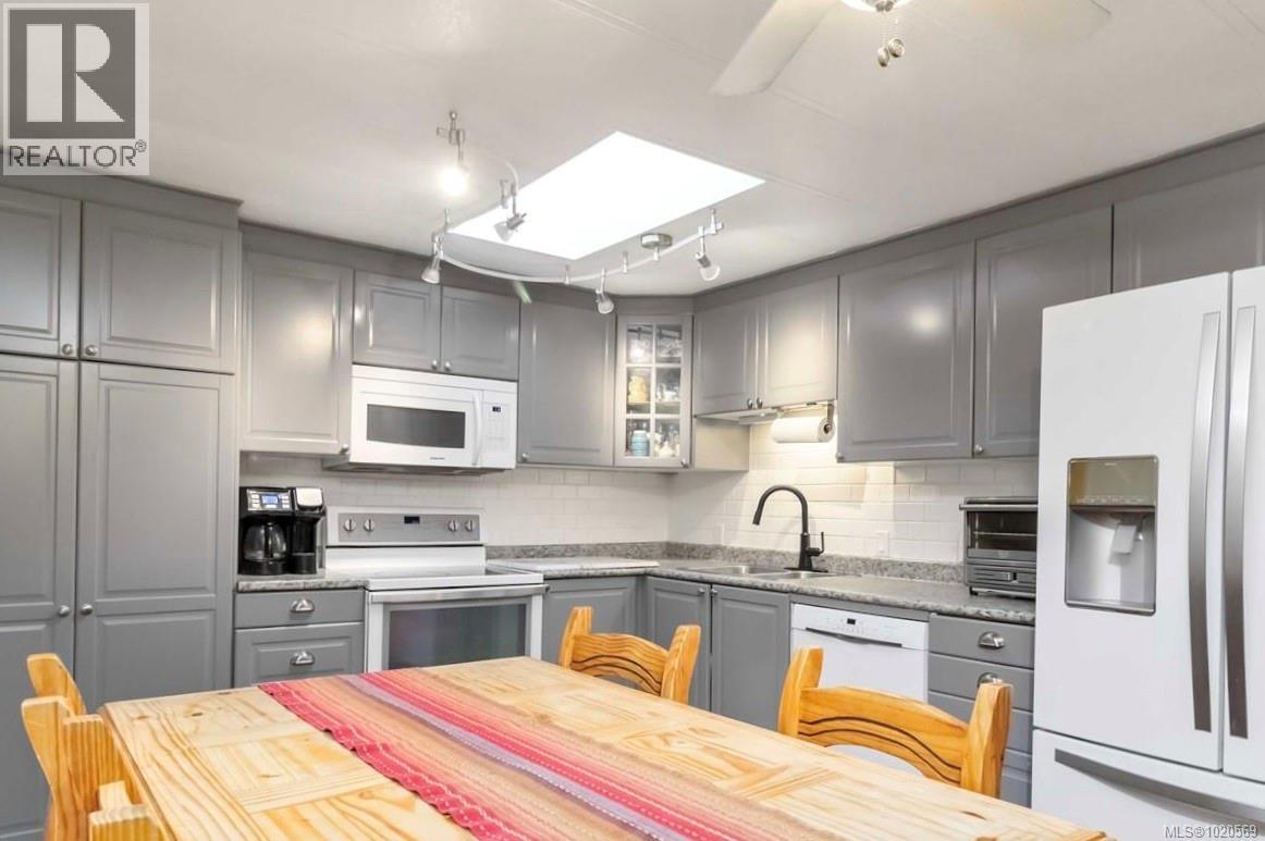 4 5838 Blythwood Rd, Sooke, British Columbia  V9Z 0G2 - Photo 3 - 1020569