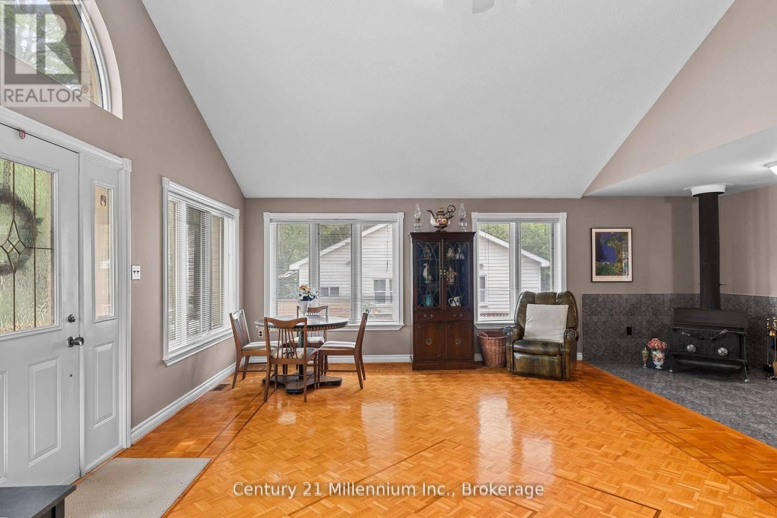 49 32nd Street N, Wasaga Beach, Ontario  L9Z 2C4 - Photo 5 - S12936492