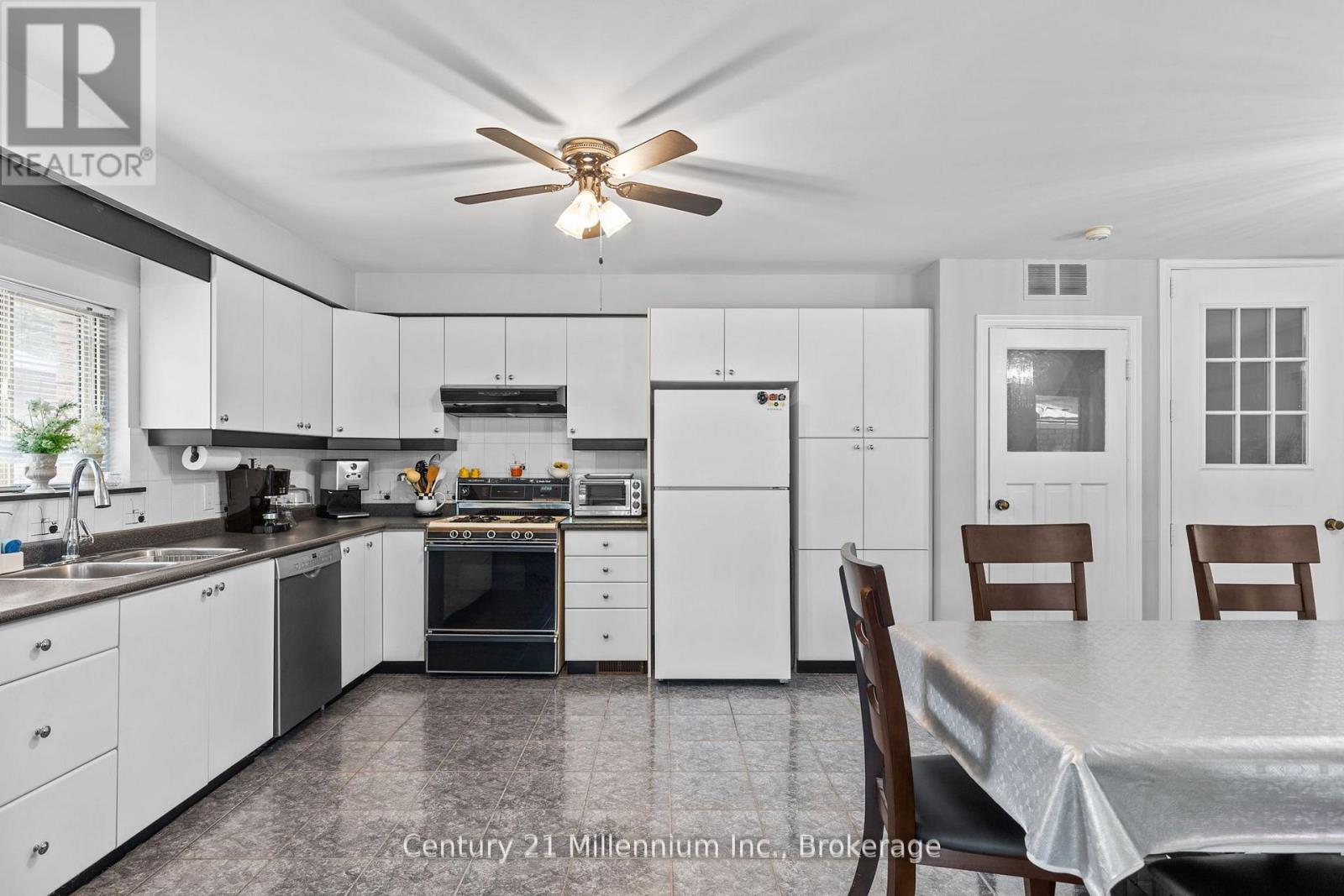 49 32nd Street N, Wasaga Beach, Ontario  L9Z 2C4 - Photo 8 - S12936492