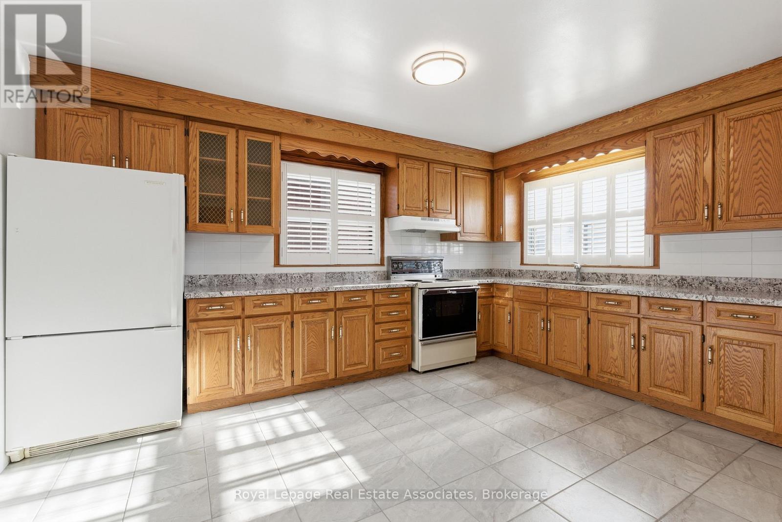 117 Harding Avenue, Toronto, Ontario  M6M 3A4 - Photo 7 - W12805654