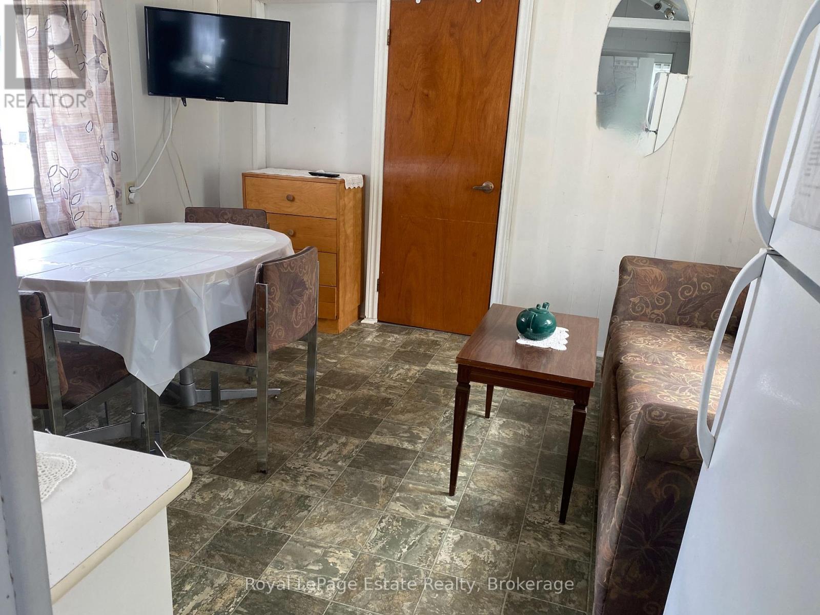 104 Third Avenue N, South Bruce Peninsula, Ontario  N0H 2G0 - Photo 11 - X12936592