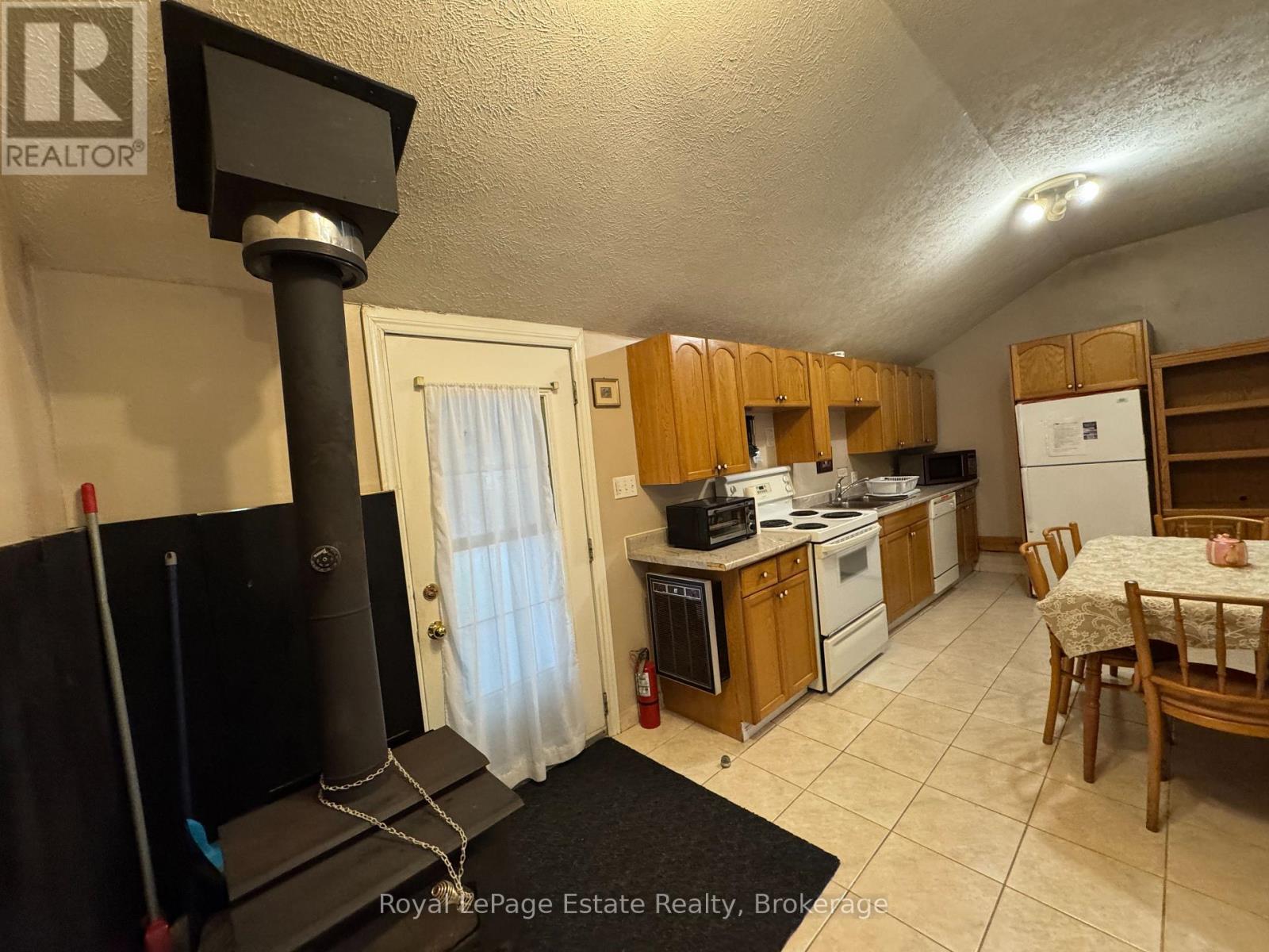 104 Third Avenue N, South Bruce Peninsula, Ontario  N0H 2G0 - Photo 24 - X12936592