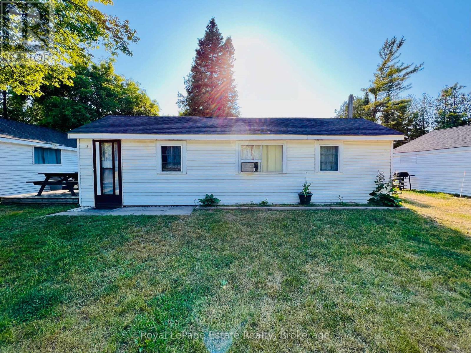 104 Third Avenue N, South Bruce Peninsula, Ontario  N0H 2G0 - Photo 7 - X12936592