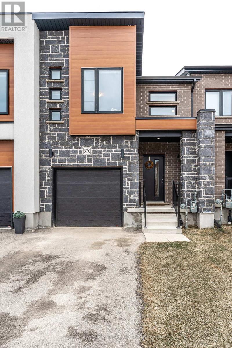 376 Bradshaw Drive, Stratford, Ontario  N5A 0K2 - Photo 3 - X12936648