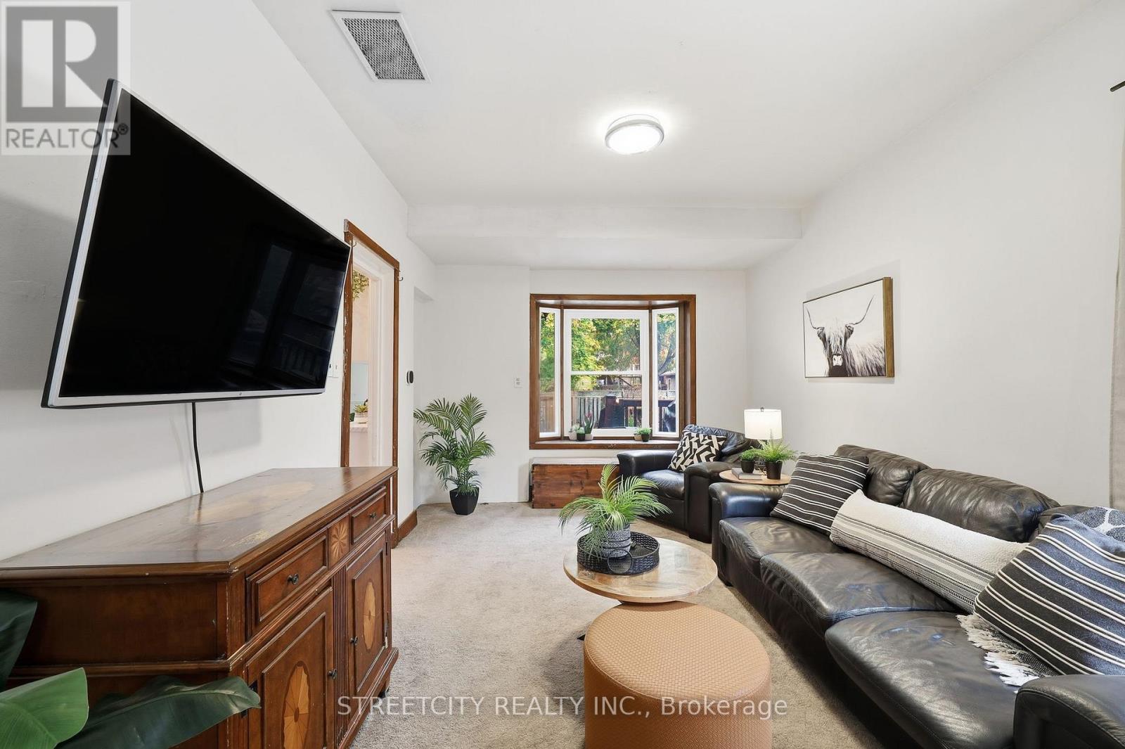 8 Bellevue Avenue, London South, Ontario  N6C 4A5 - Photo 6 - X12776938