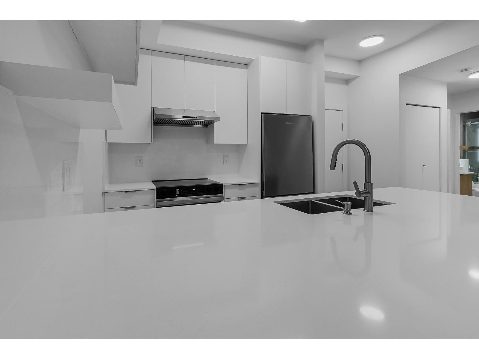 104 10088 148 Street, Surrey, British Columbia  V3R 3M9 - Photo 3 - R3104428