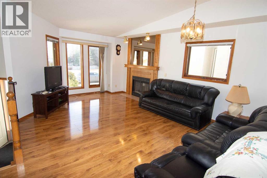 237 Sandarac Drive Nw, Calgary, Alberta  T3K 3W8 - Photo 9 - A2289503