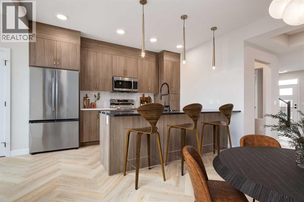 458 River Avenue, Cochrane, Alberta  T4C 3B8 - Photo 2 - A2296425