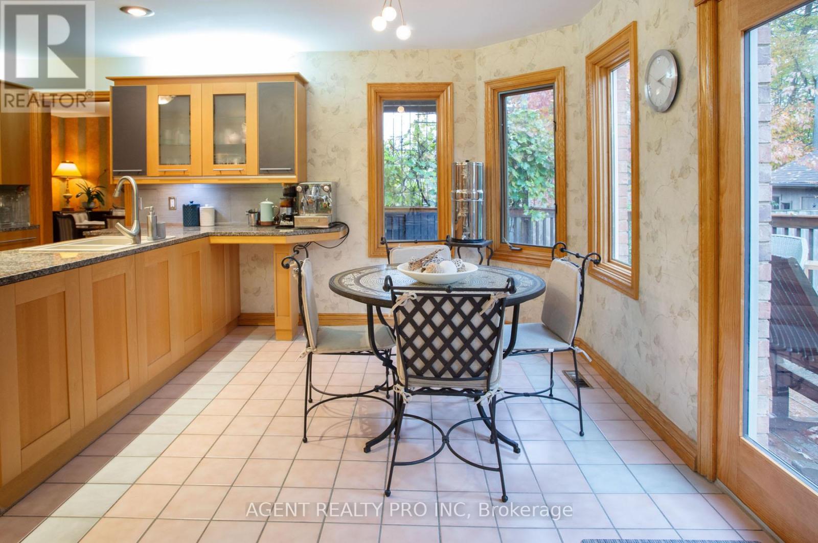 922 Country Club Crescent, London South, Ontario  N6C 5R5 - Photo 15 - X12936528