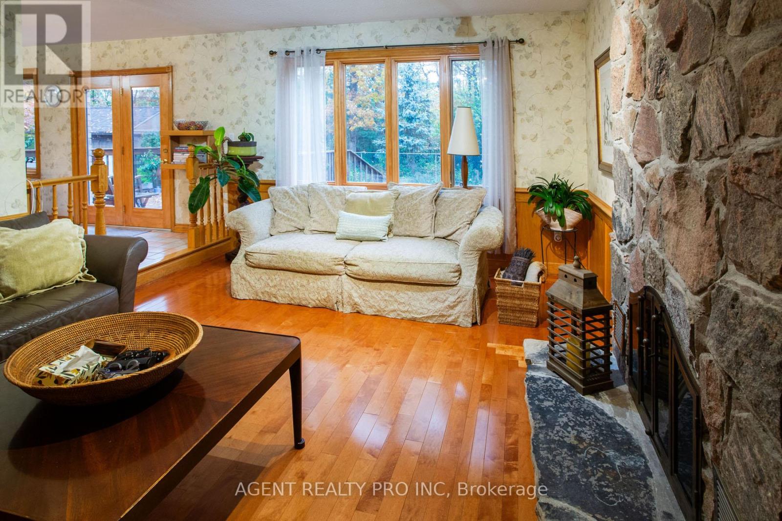 922 Country Club Crescent, London South, Ontario  N6C 5R5 - Photo 23 - X12936528