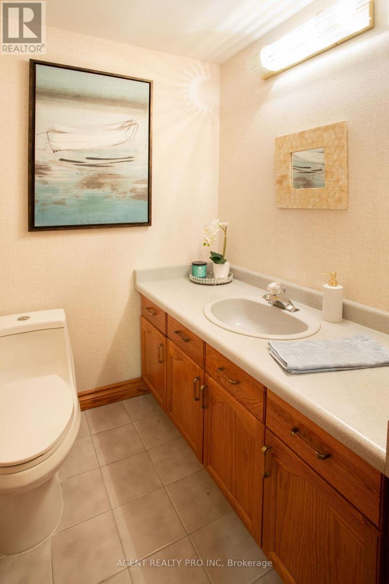 922 Country Club Crescent, London South, Ontario  N6C 5R5 - Photo 48 - X12936528