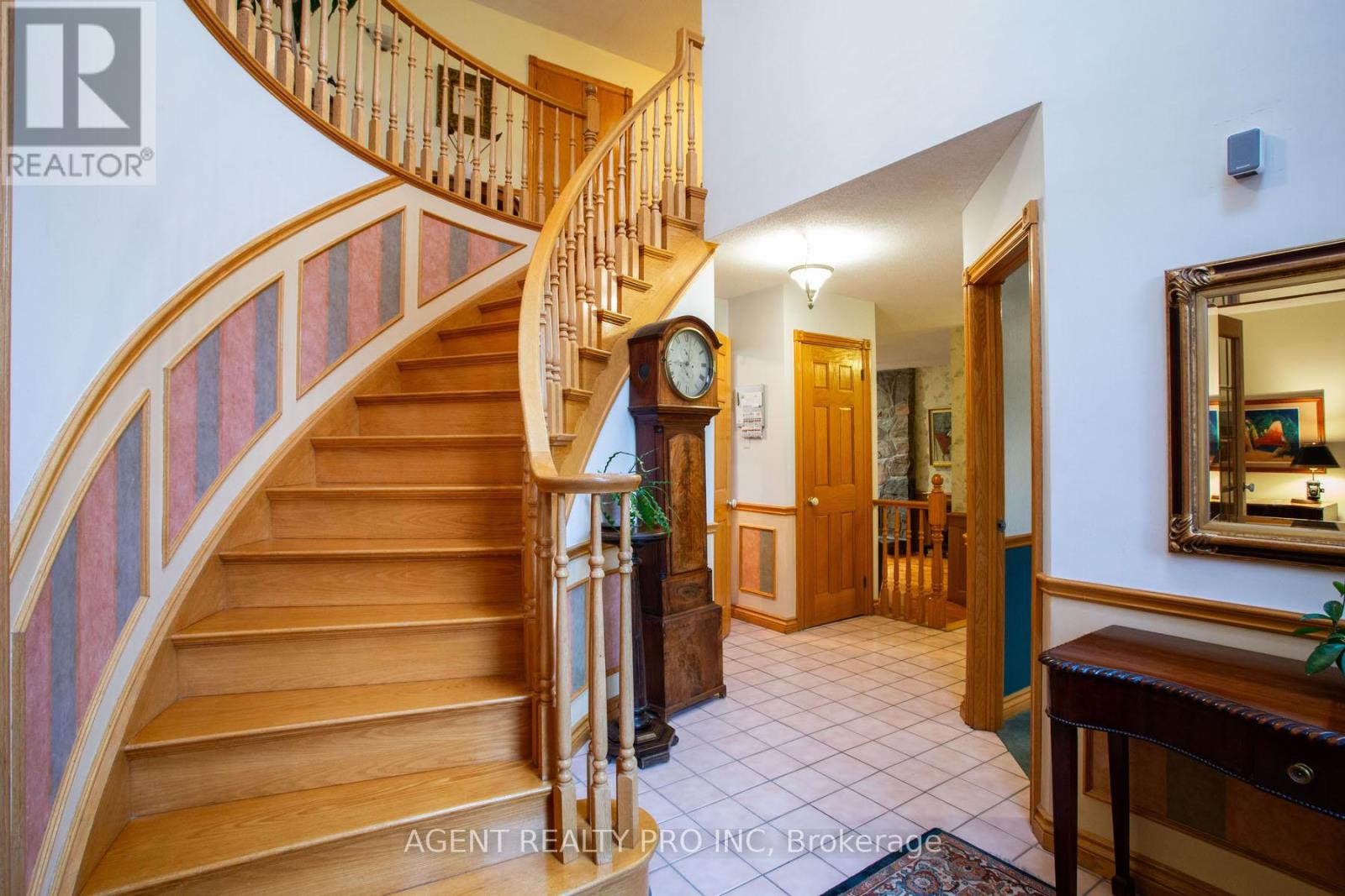 922 Country Club Crescent, London South, Ontario  N6C 5R5 - Photo 8 - X12936528