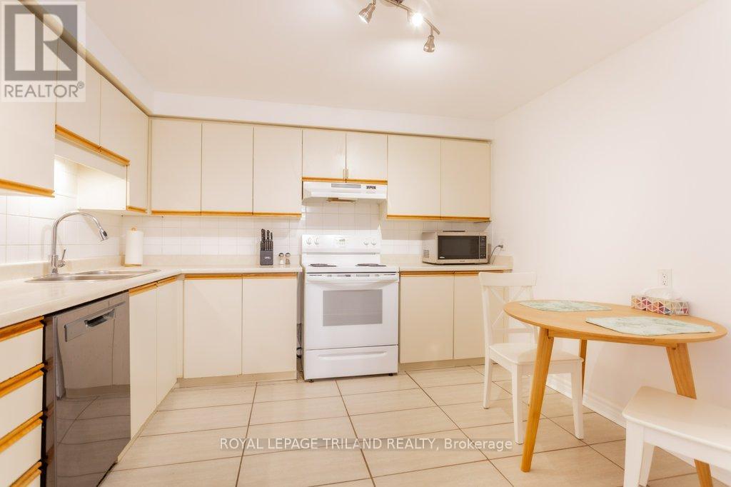 1002 - 55 Green Valley Drive, Kitchener, Ontario  N2P 1Z6 - Photo 14 - X12936546